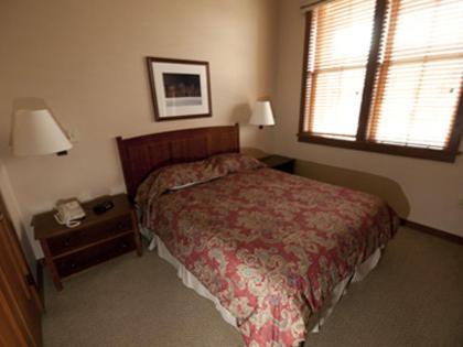 Allegheny Springs Snowshoe Room photo